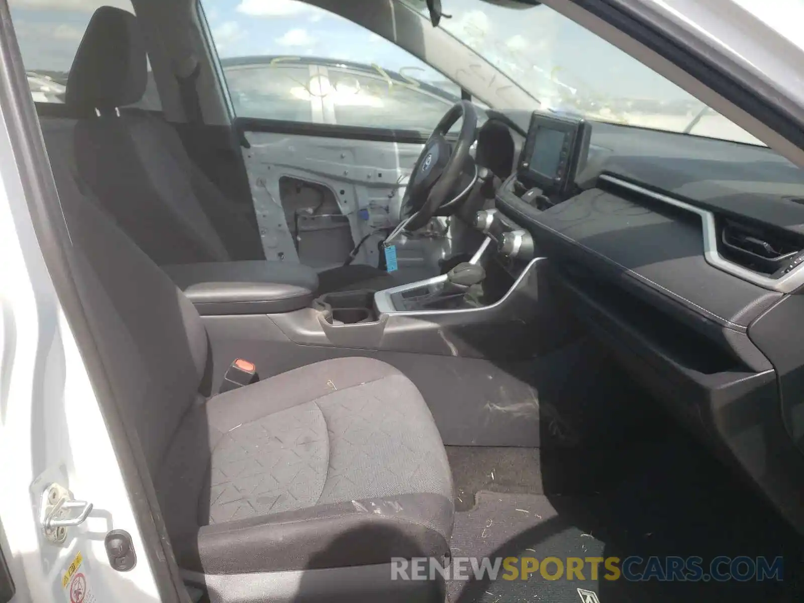 5 Photograph of a damaged car 2T3W1RFV9KW005713 TOYOTA RAV4 2019