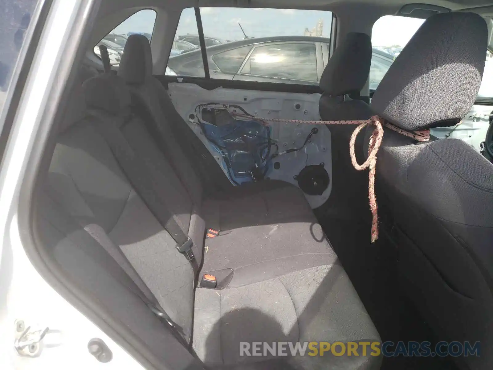 6 Photograph of a damaged car 2T3W1RFV9KW005713 TOYOTA RAV4 2019