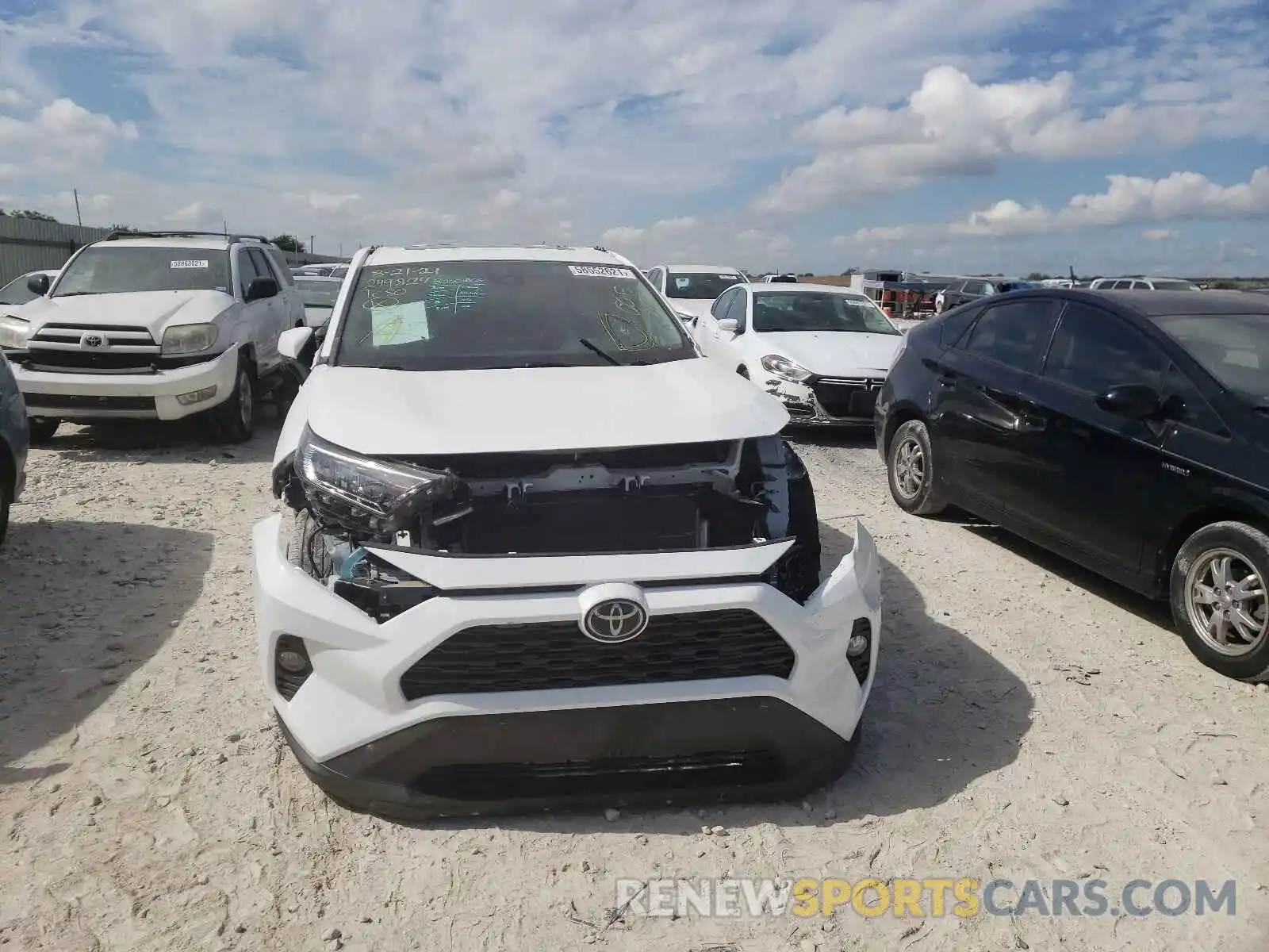 9 Photograph of a damaged car 2T3W1RFV9KW005713 TOYOTA RAV4 2019