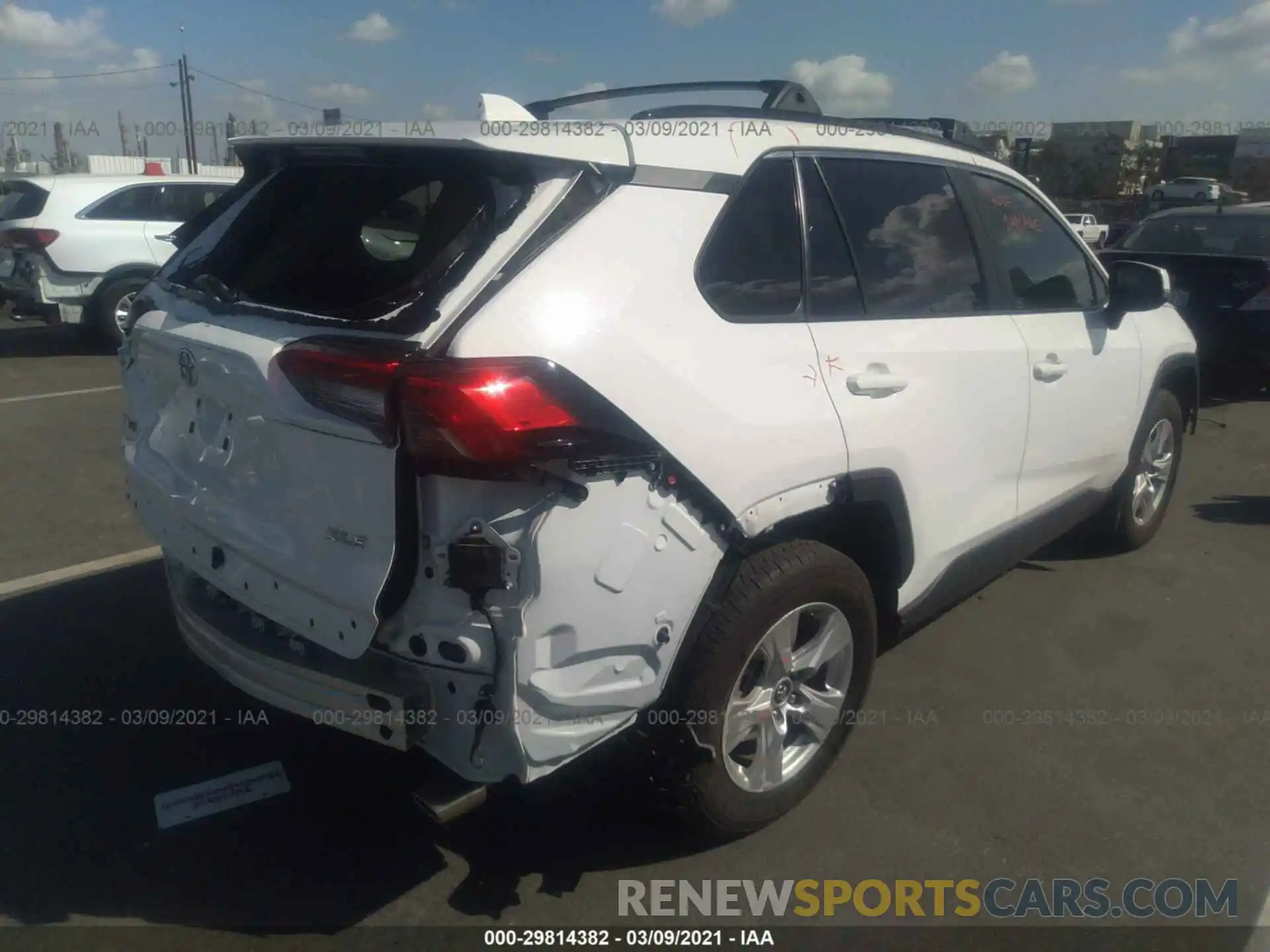 4 Photograph of a damaged car 2T3W1RFV9KW007977 TOYOTA RAV4 2019