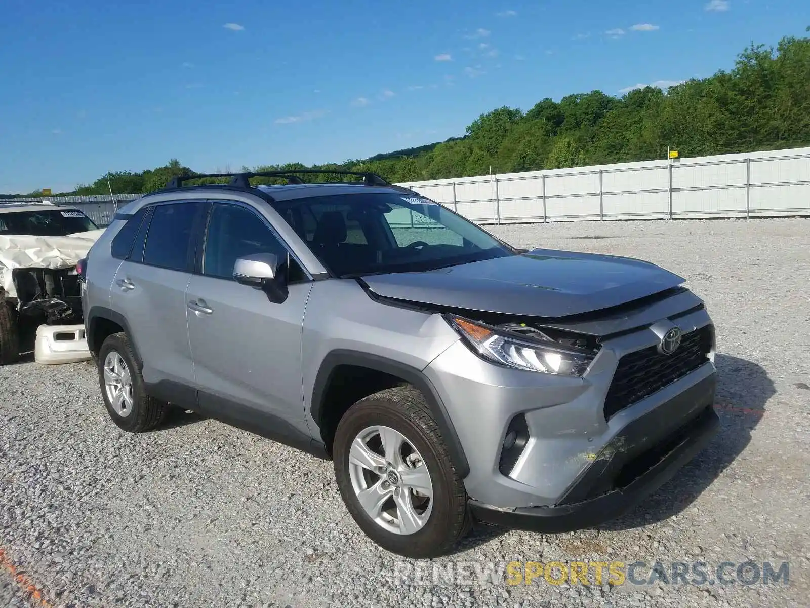 1 Photograph of a damaged car 2T3W1RFV9KW008921 TOYOTA RAV4 2019