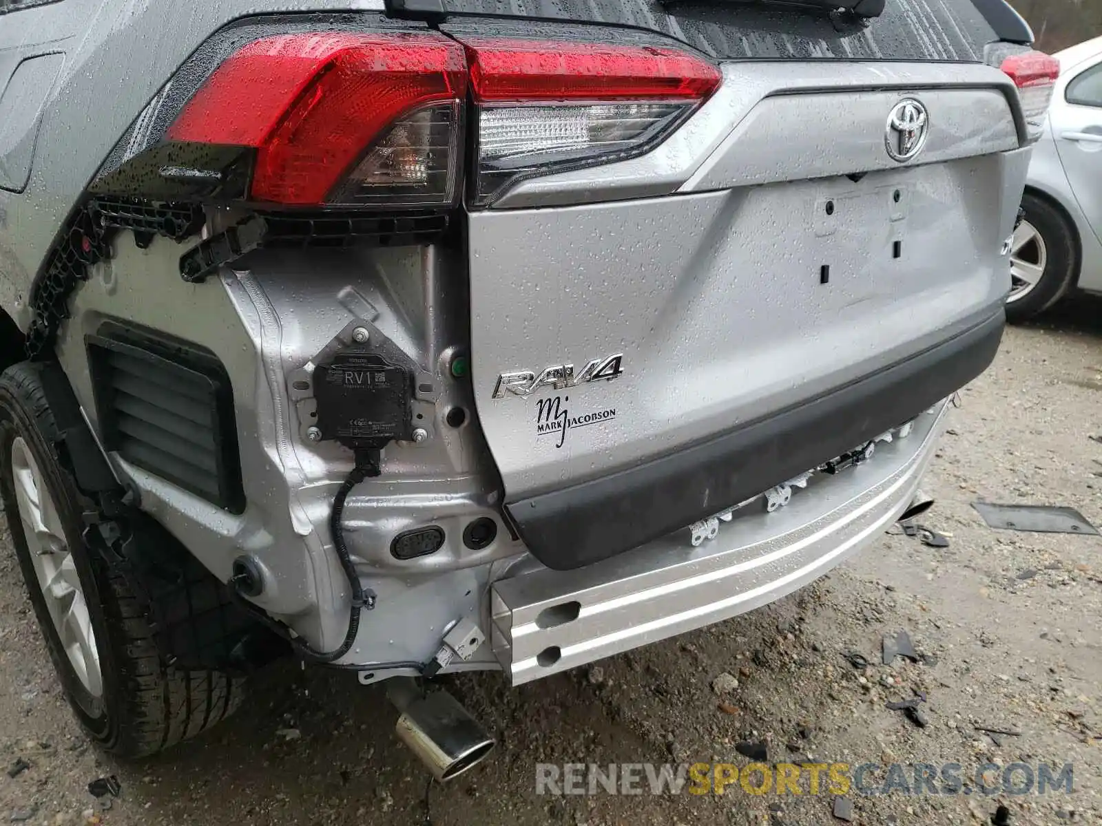 9 Photograph of a damaged car 2T3W1RFV9KW009714 TOYOTA RAV4 2019