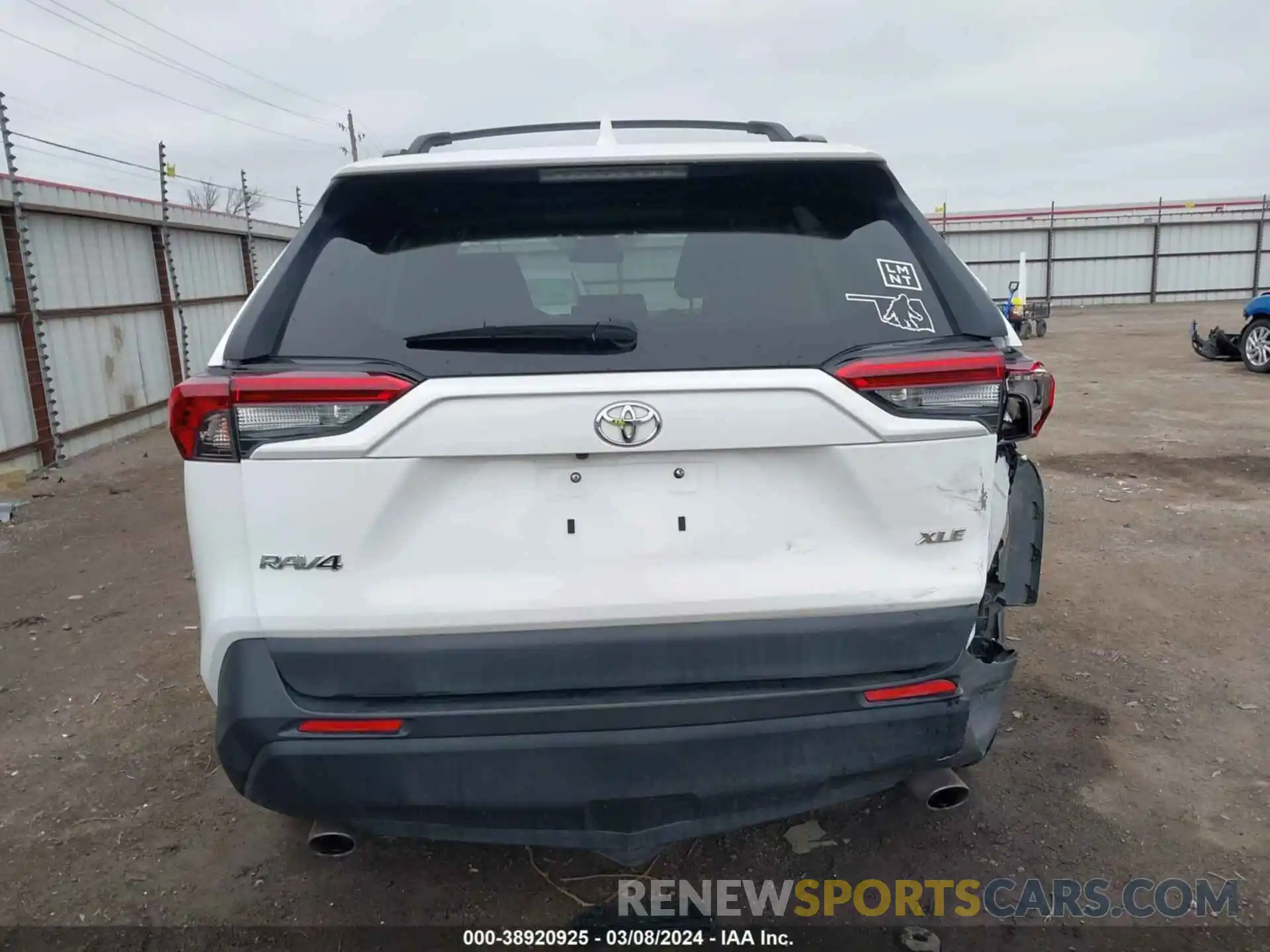 16 Photograph of a damaged car 2T3W1RFV9KW013746 TOYOTA RAV4 2019