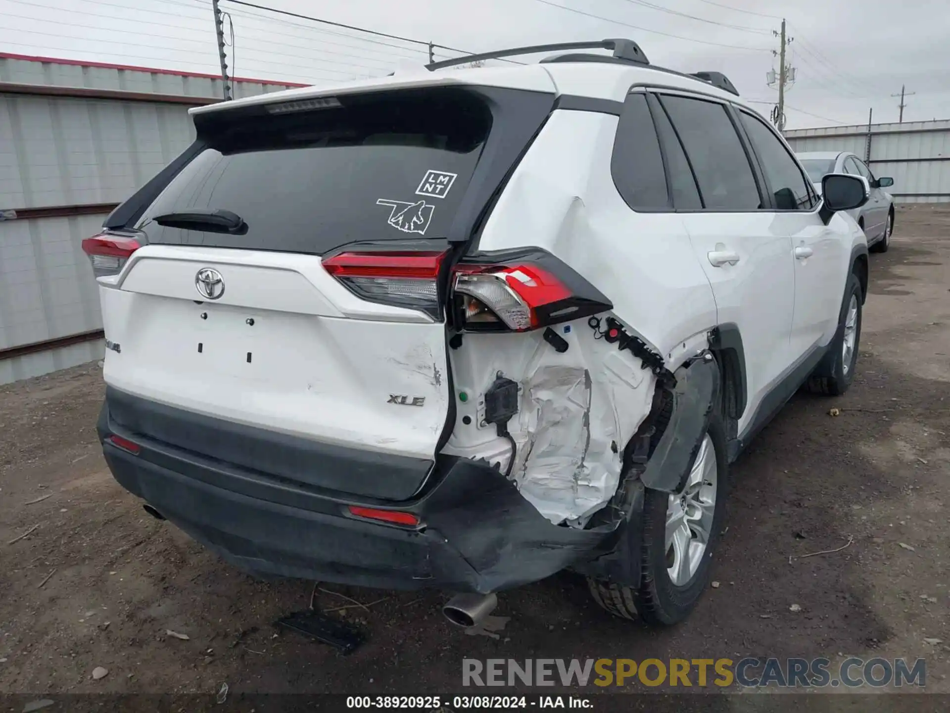 17 Photograph of a damaged car 2T3W1RFV9KW013746 TOYOTA RAV4 2019