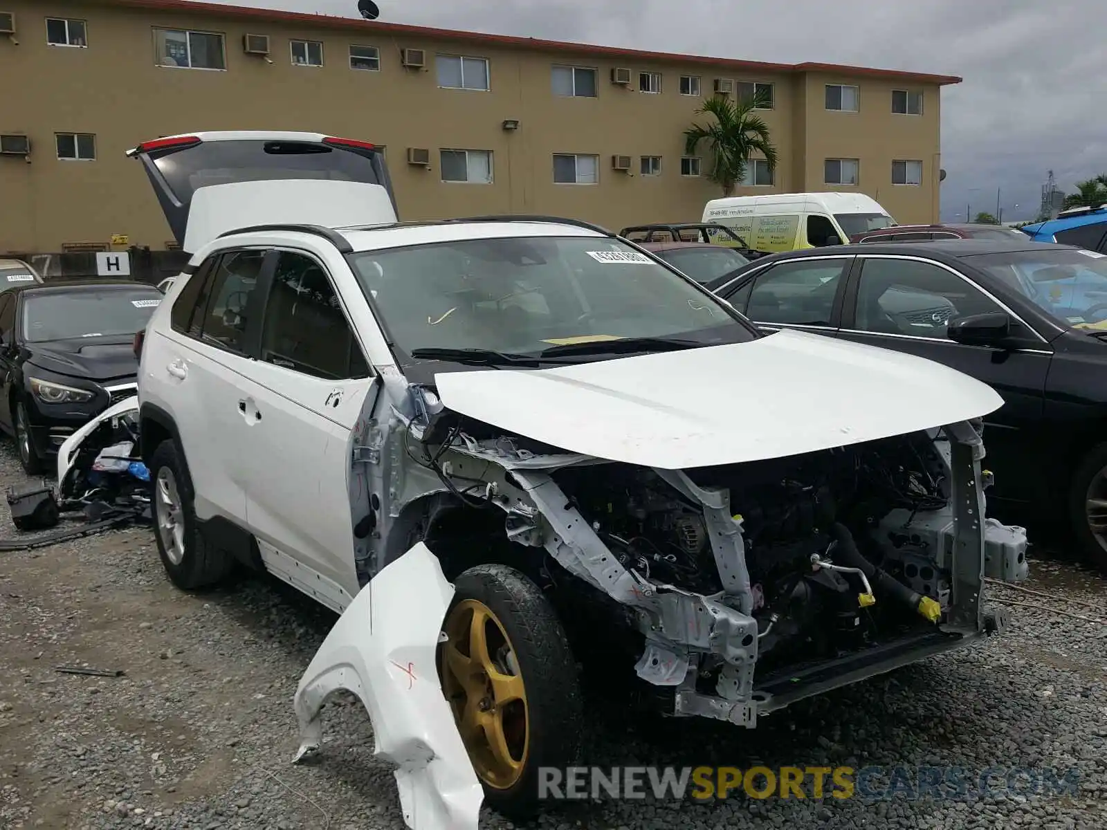 1 Photograph of a damaged car 2T3W1RFV9KW014279 TOYOTA RAV4 2019