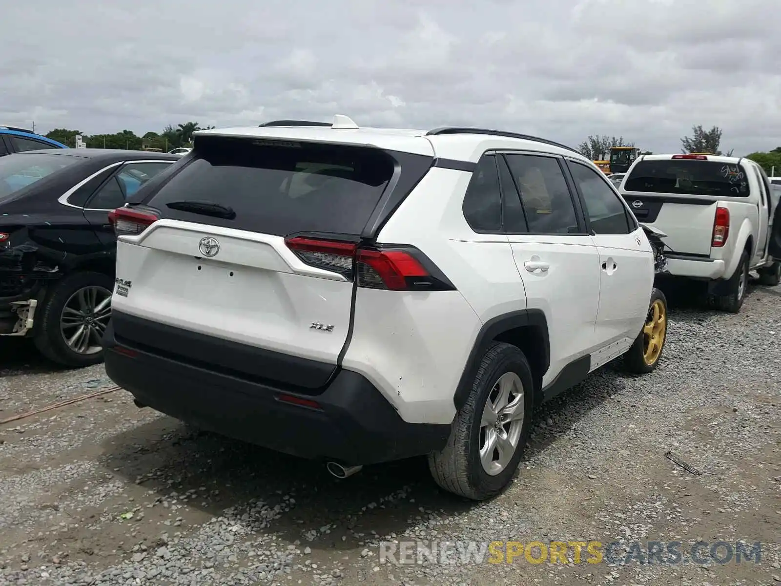 4 Photograph of a damaged car 2T3W1RFV9KW014279 TOYOTA RAV4 2019