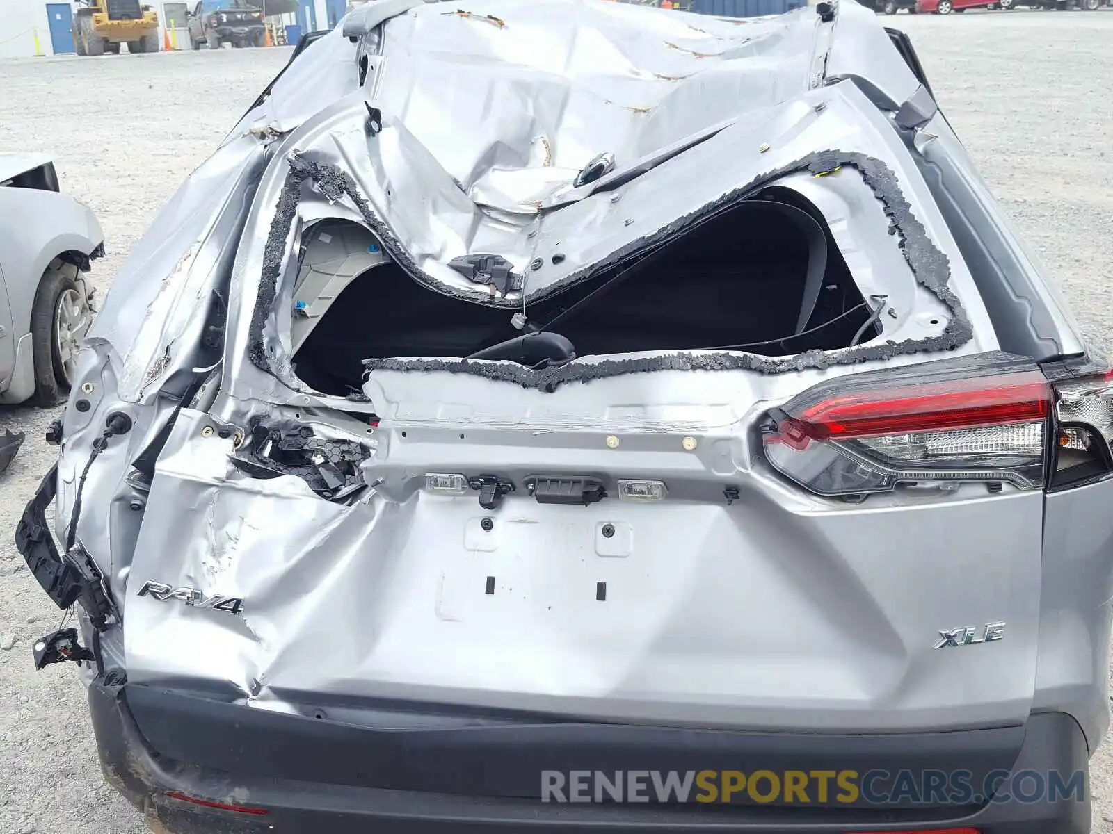 9 Photograph of a damaged car 2T3W1RFV9KW015156 TOYOTA RAV4 2019
