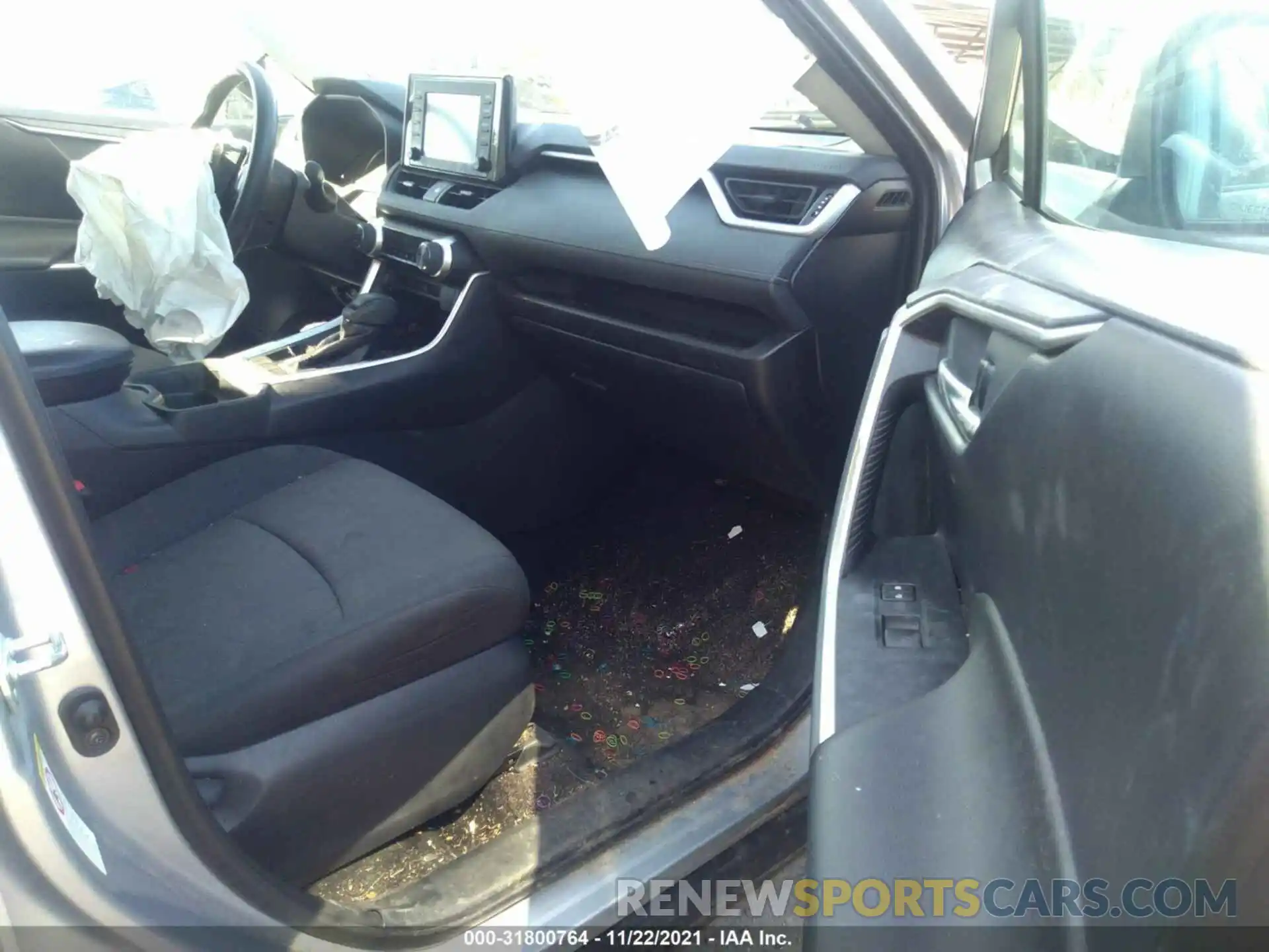 5 Photograph of a damaged car 2T3W1RFV9KW015304 TOYOTA RAV4 2019