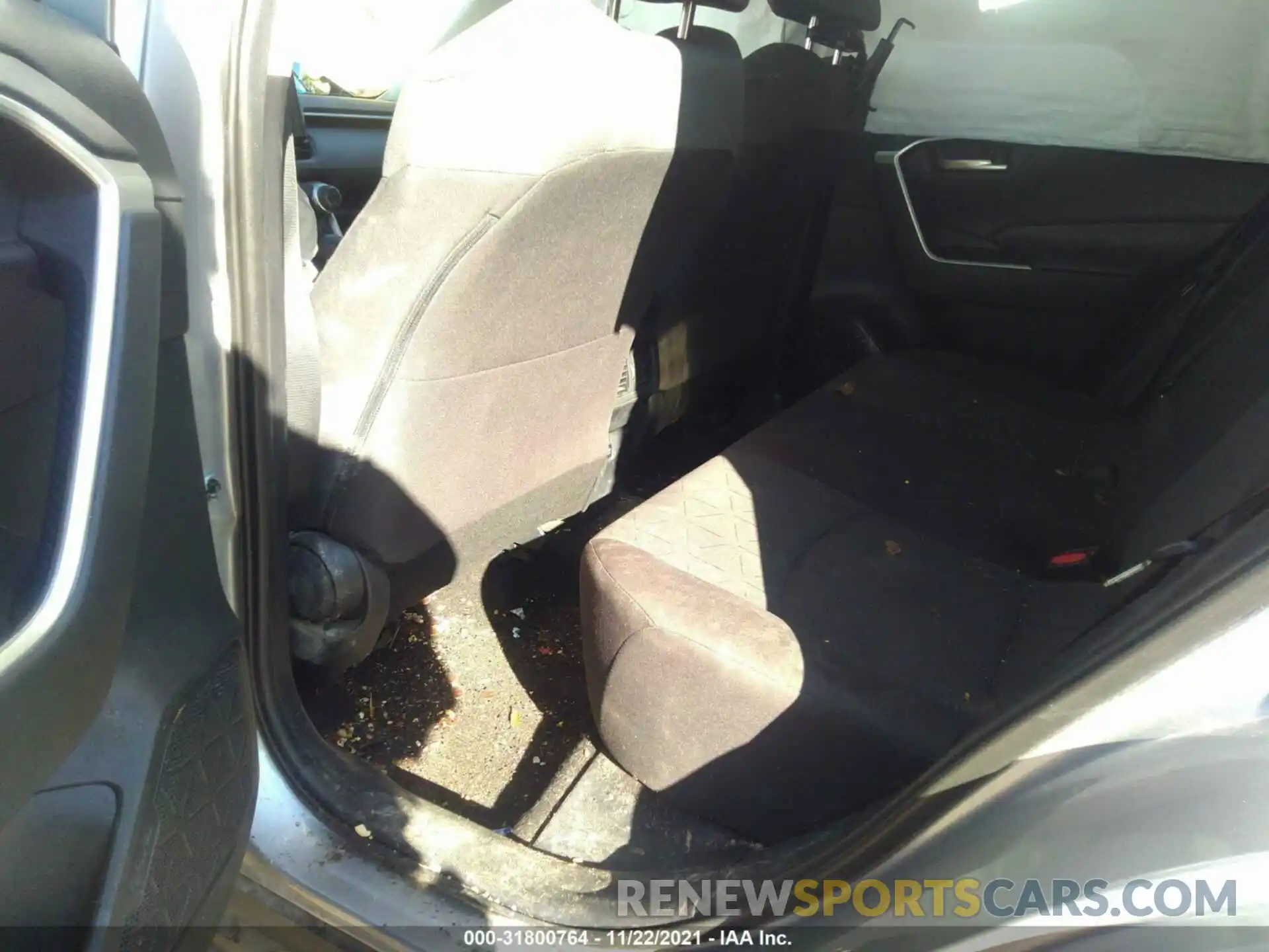 8 Photograph of a damaged car 2T3W1RFV9KW015304 TOYOTA RAV4 2019