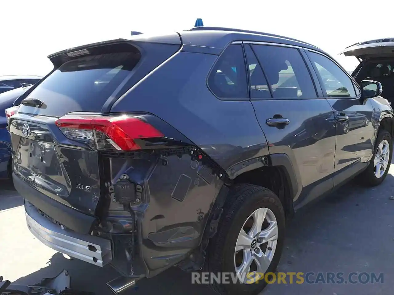 4 Photograph of a damaged car 2T3W1RFV9KW015416 TOYOTA RAV4 2019