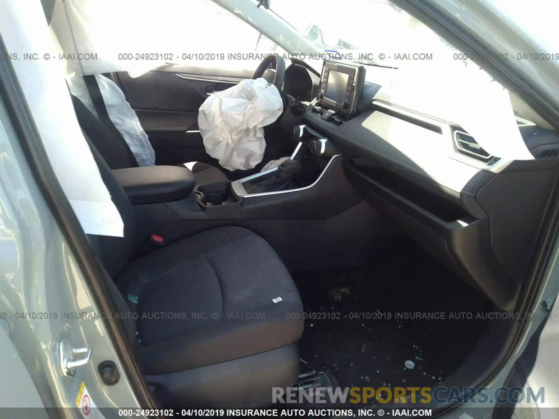 5 Photograph of a damaged car 2T3W1RFV9KW015707 TOYOTA RAV4 2019