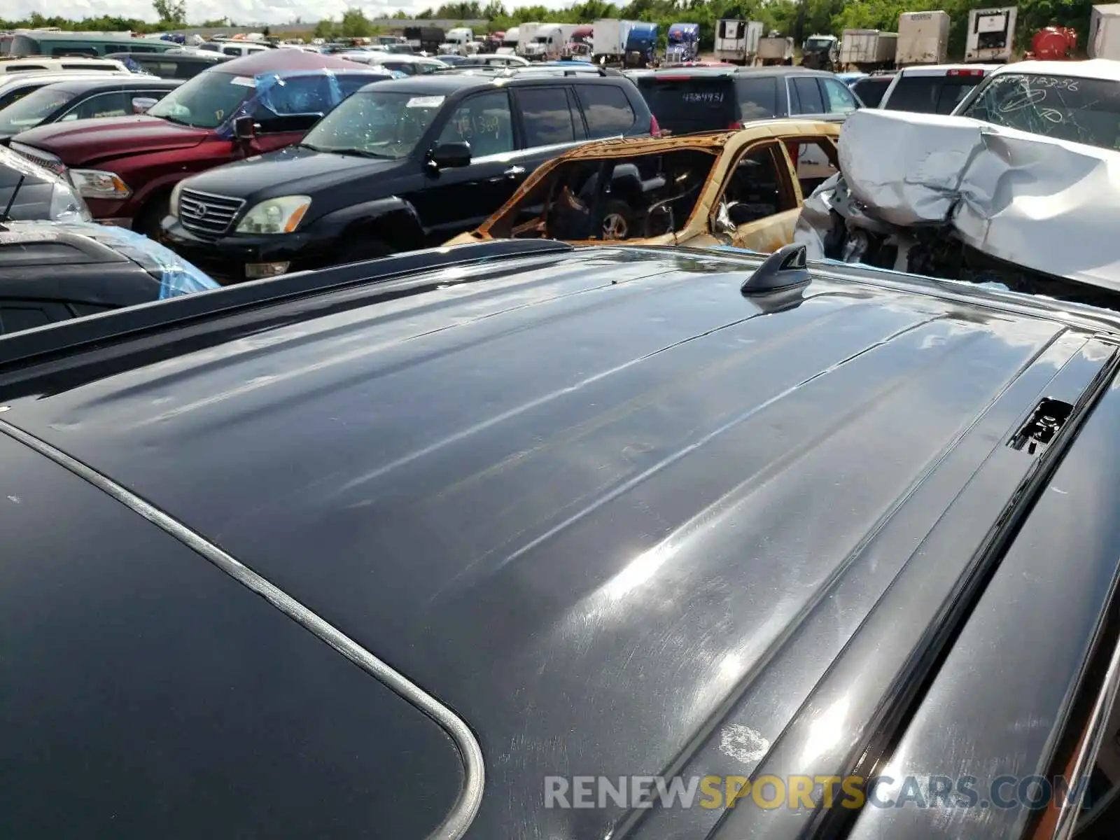 9 Photograph of a damaged car 2T3W1RFV9KW016288 TOYOTA RAV4 2019