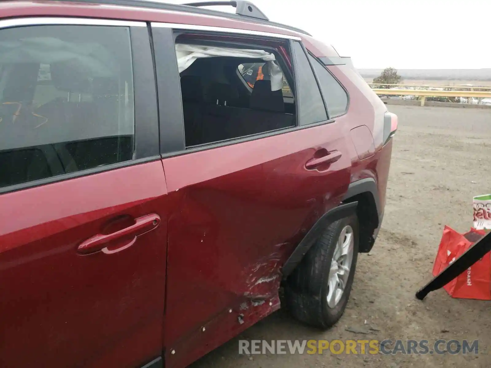 9 Photograph of a damaged car 2T3W1RFV9KW017988 TOYOTA RAV4 2019