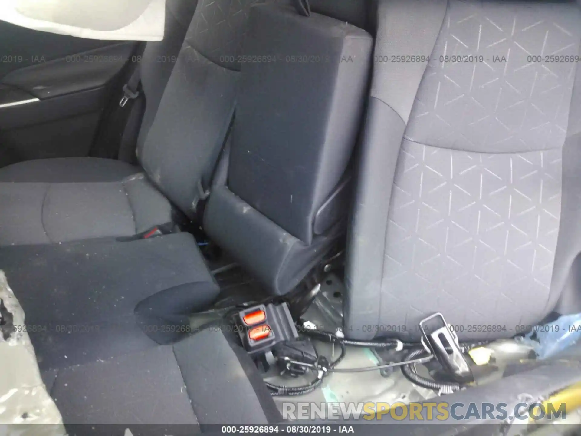 8 Photograph of a damaged car 2T3W1RFV9KW025816 TOYOTA RAV4 2019