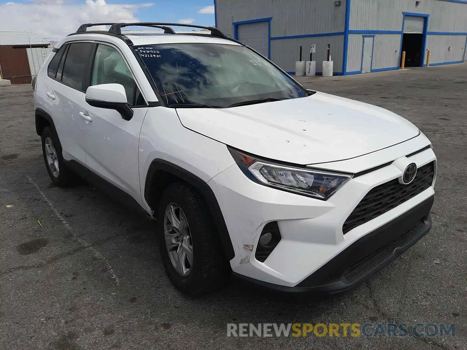 1 Photograph of a damaged car 2T3W1RFV9KW027971 TOYOTA RAV4 2019