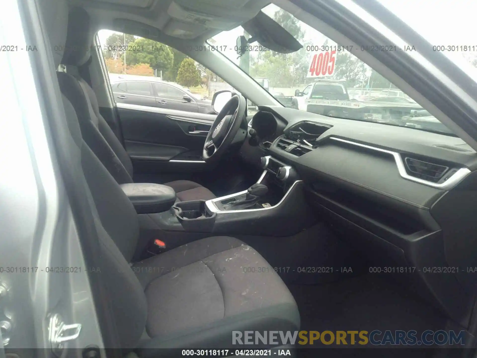 5 Photograph of a damaged car 2T3W1RFV9KW031051 TOYOTA RAV4 2019