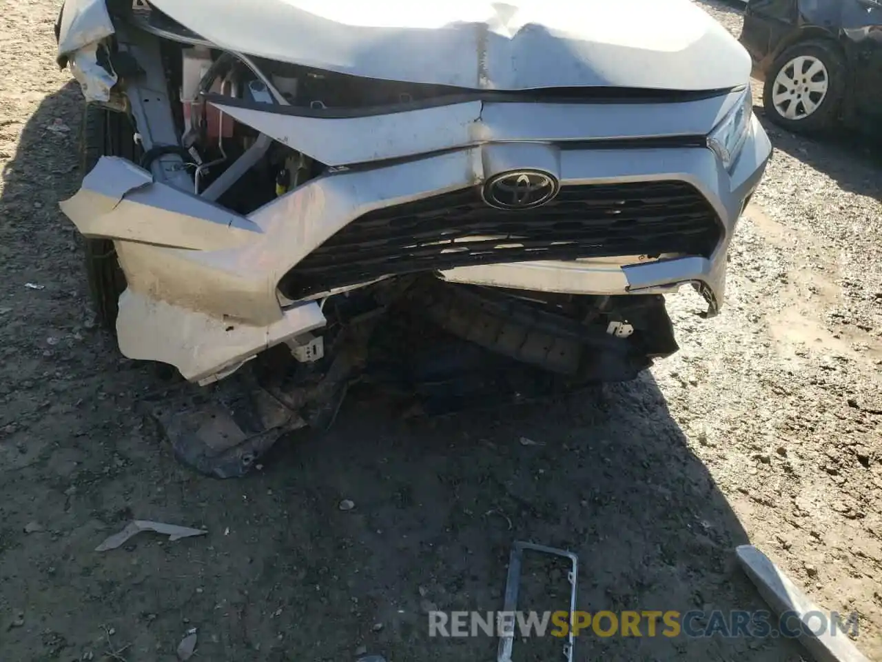 9 Photograph of a damaged car 2T3W1RFV9KW033852 TOYOTA RAV4 2019