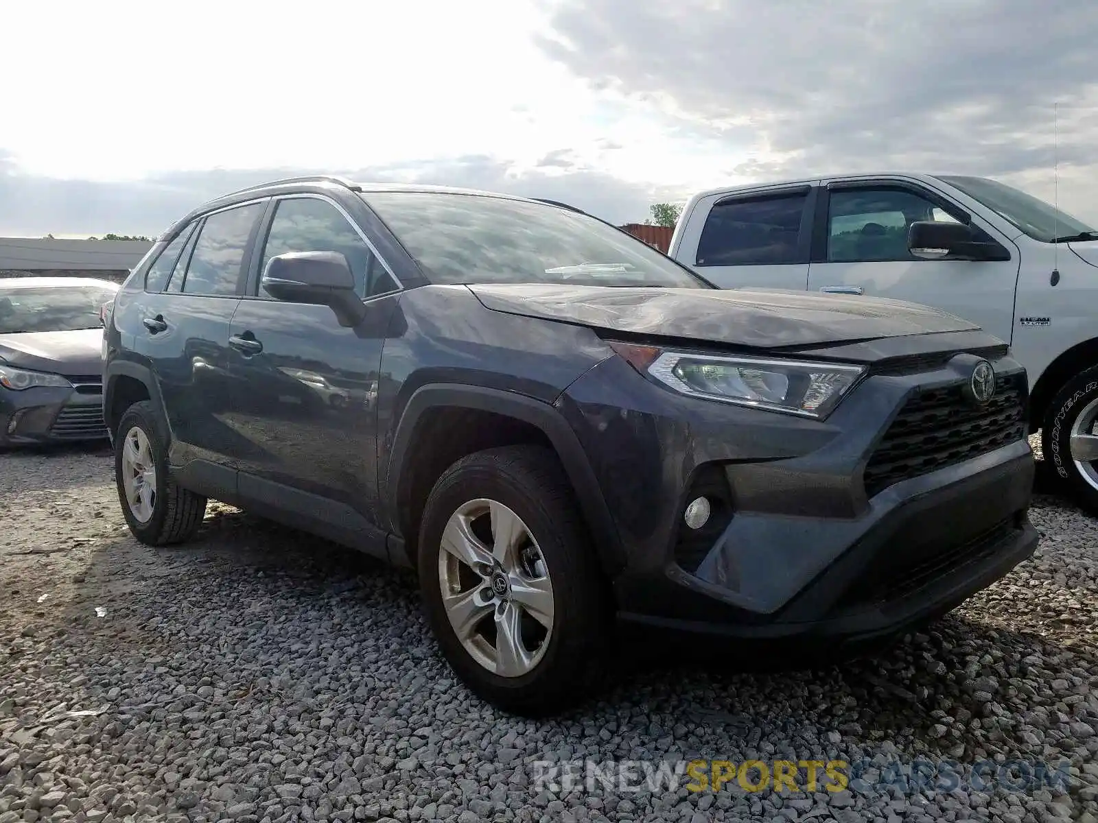 1 Photograph of a damaged car 2T3W1RFV9KW047914 TOYOTA RAV4 2019