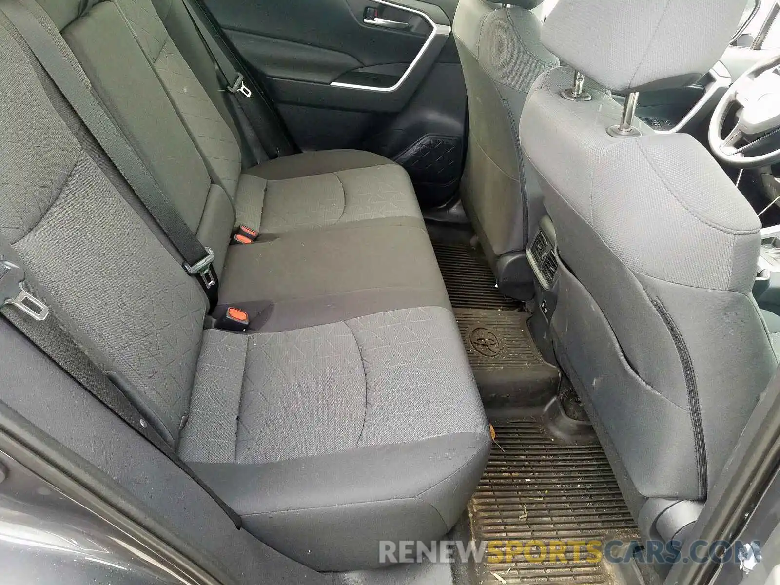 6 Photograph of a damaged car 2T3W1RFV9KW047914 TOYOTA RAV4 2019