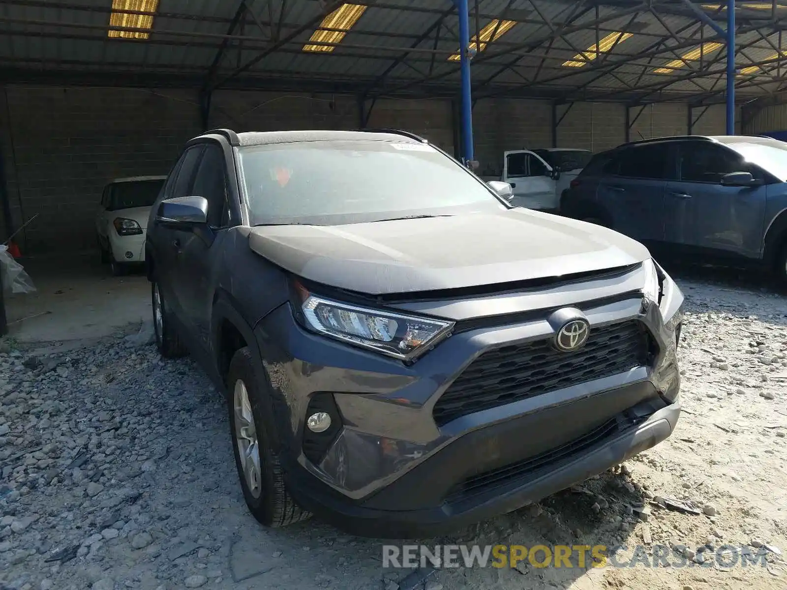 1 Photograph of a damaged car 2T3W1RFV9KW048805 TOYOTA RAV4 2019