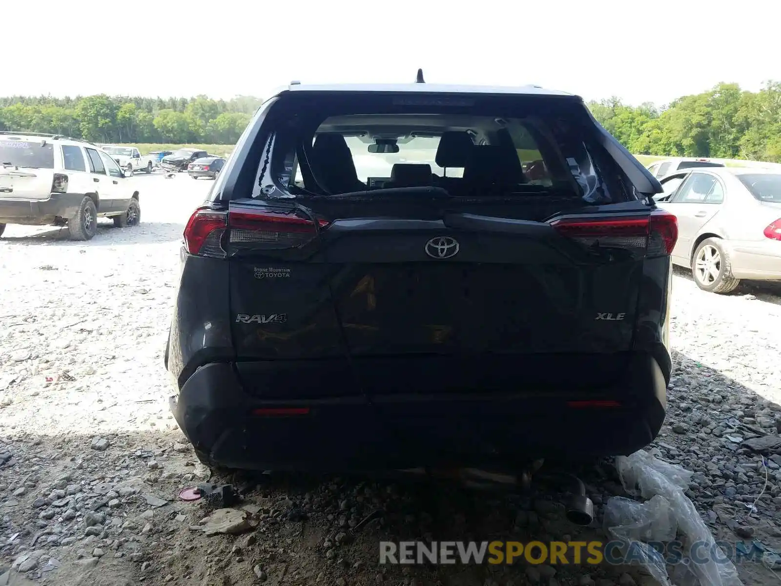 9 Photograph of a damaged car 2T3W1RFV9KW048805 TOYOTA RAV4 2019