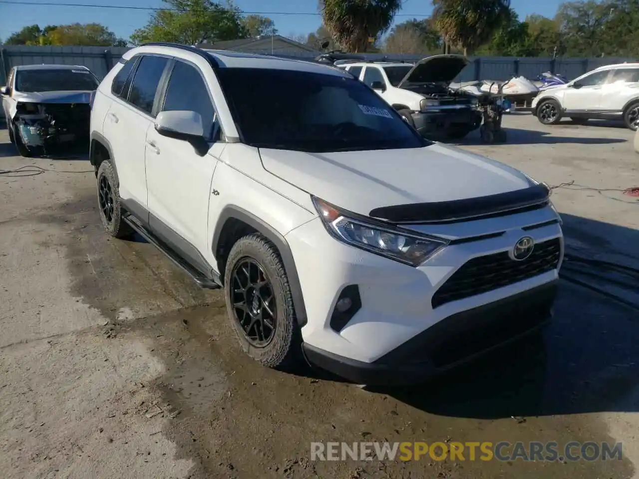 1 Photograph of a damaged car 2T3W1RFV9KW053017 TOYOTA RAV4 2019