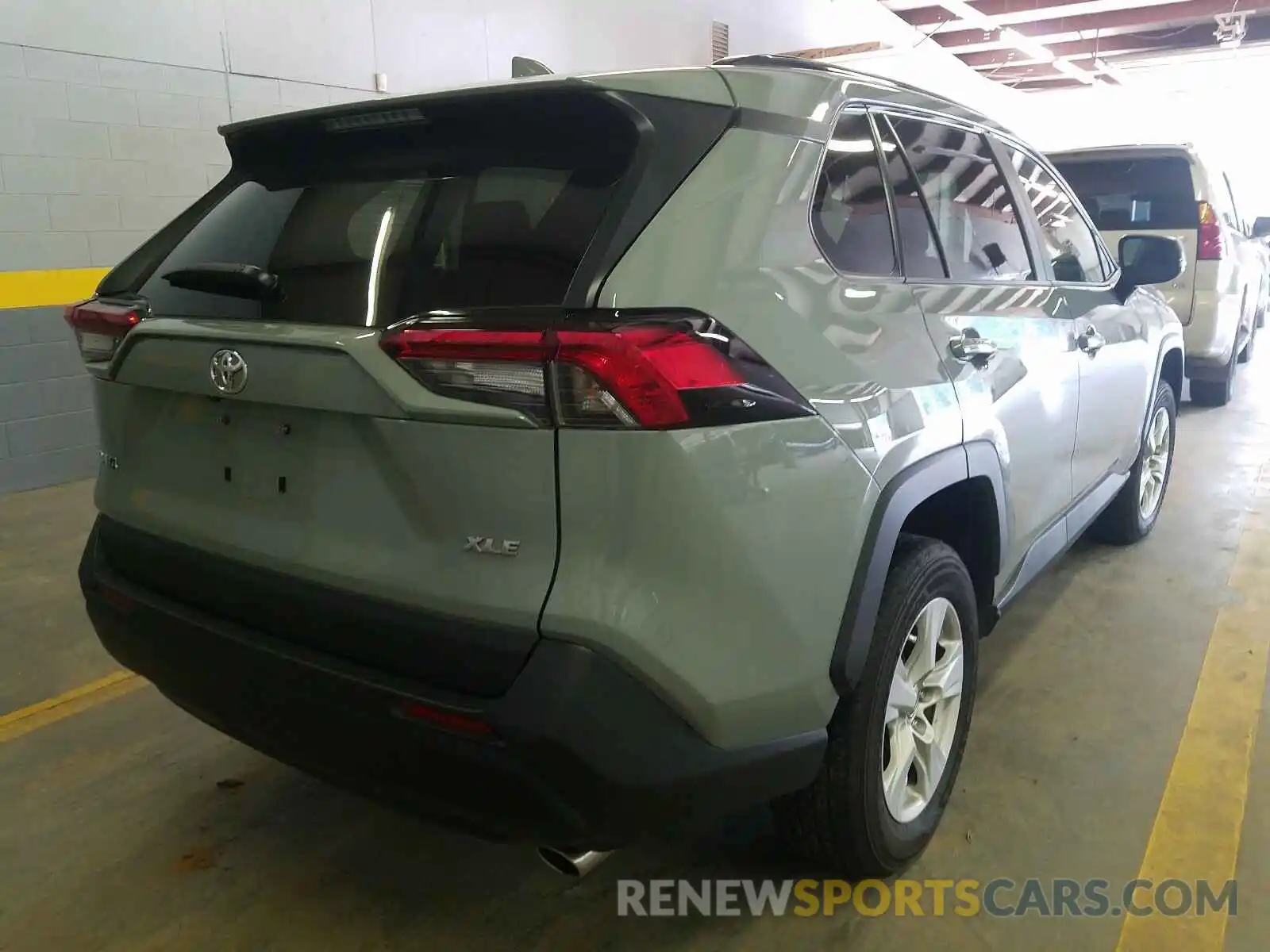 4 Photograph of a damaged car 2T3W1RFV9KW053096 TOYOTA RAV4 2019