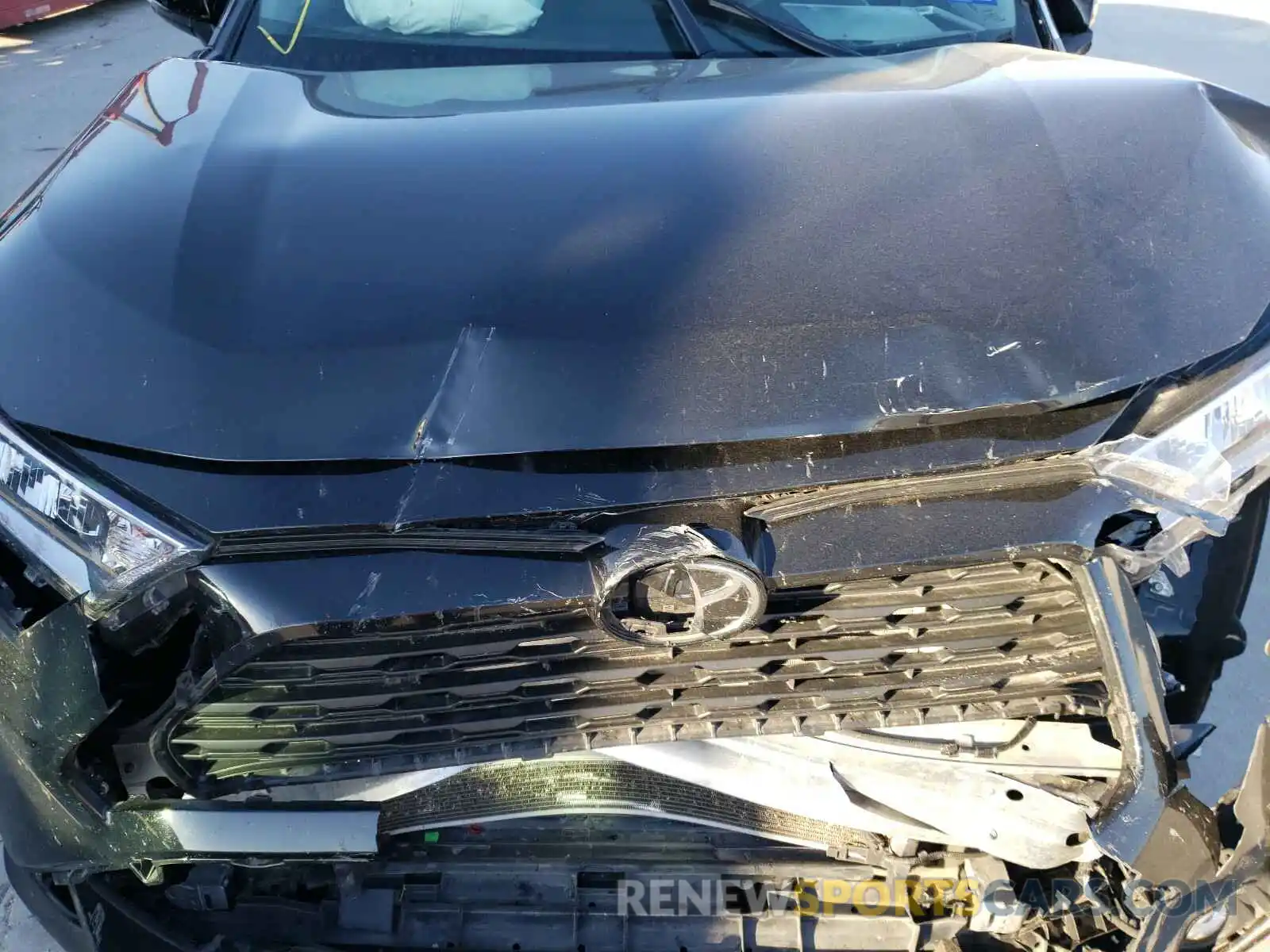 7 Photograph of a damaged car 2T3W1RFVXKC007942 TOYOTA RAV4 2019