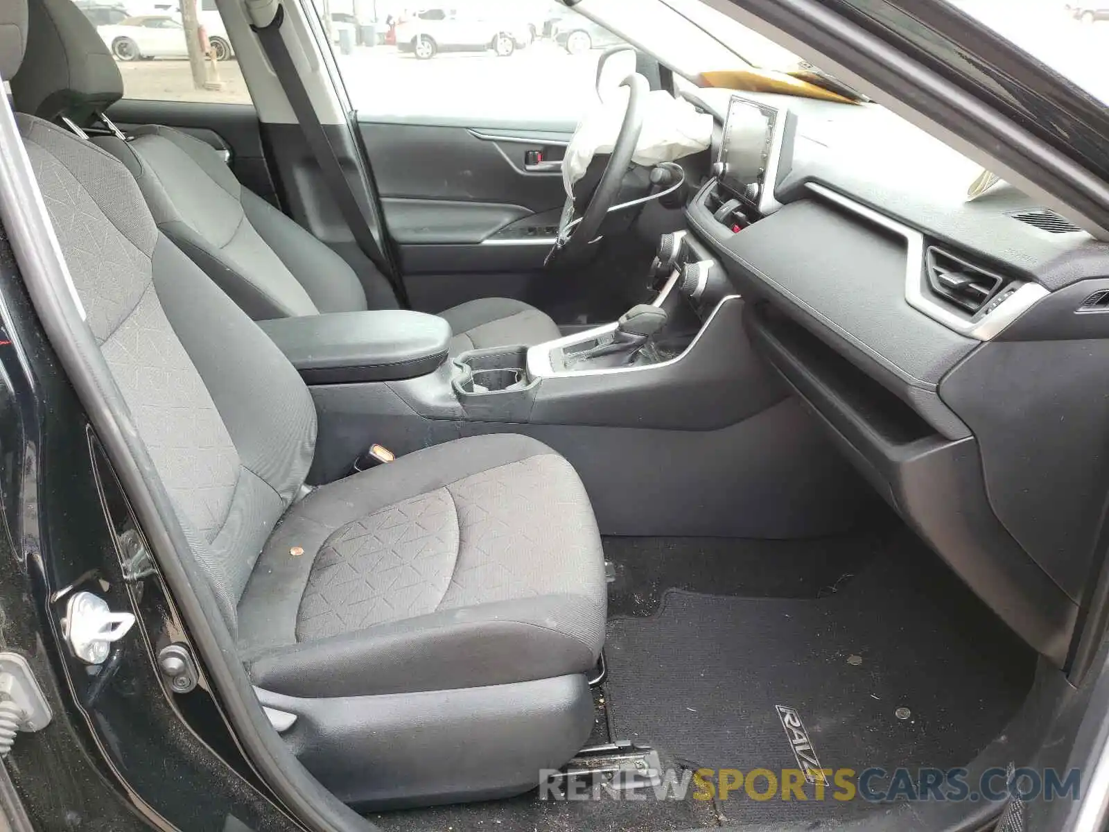 5 Photograph of a damaged car 2T3W1RFVXKC008234 TOYOTA RAV4 2019