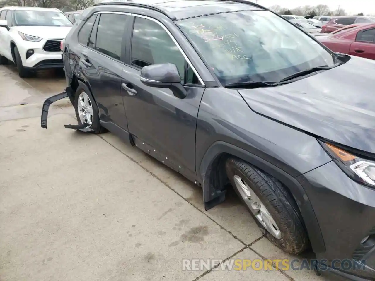 9 Photograph of a damaged car 2T3W1RFVXKC021551 TOYOTA RAV4 2019