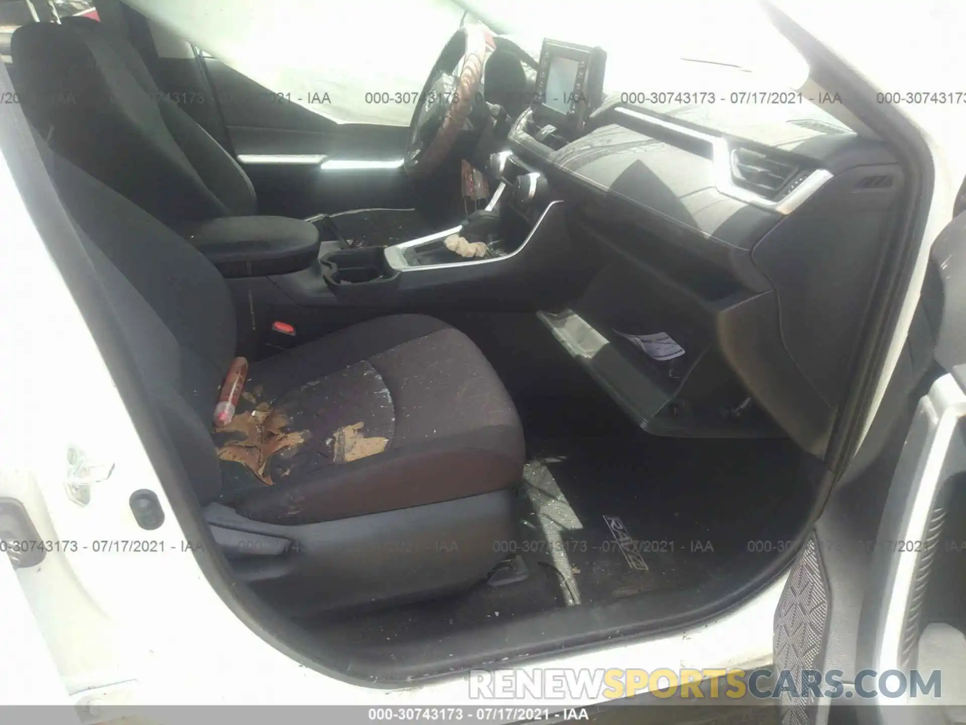 5 Photograph of a damaged car 2T3W1RFVXKC025759 TOYOTA RAV4 2019