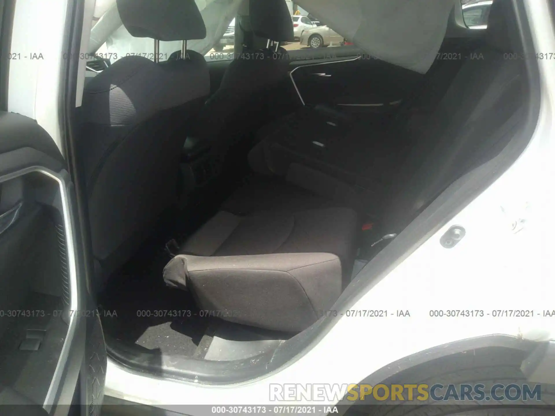 8 Photograph of a damaged car 2T3W1RFVXKC025759 TOYOTA RAV4 2019