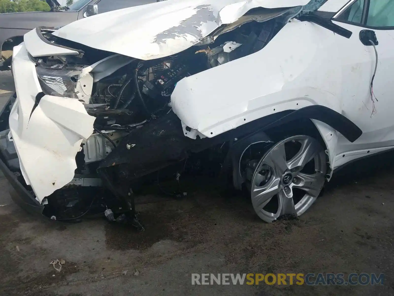 10 Photograph of a damaged car 2T3W1RFVXKC029603 TOYOTA RAV4 2019