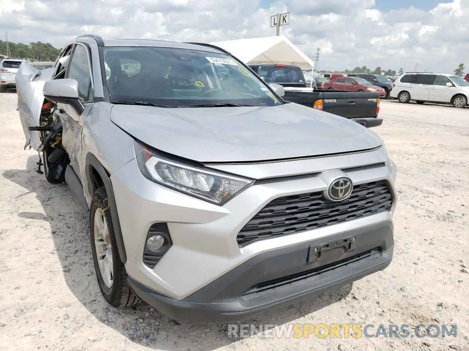 1 Photograph of a damaged car 2T3W1RFVXKC033361 TOYOTA RAV4 2019