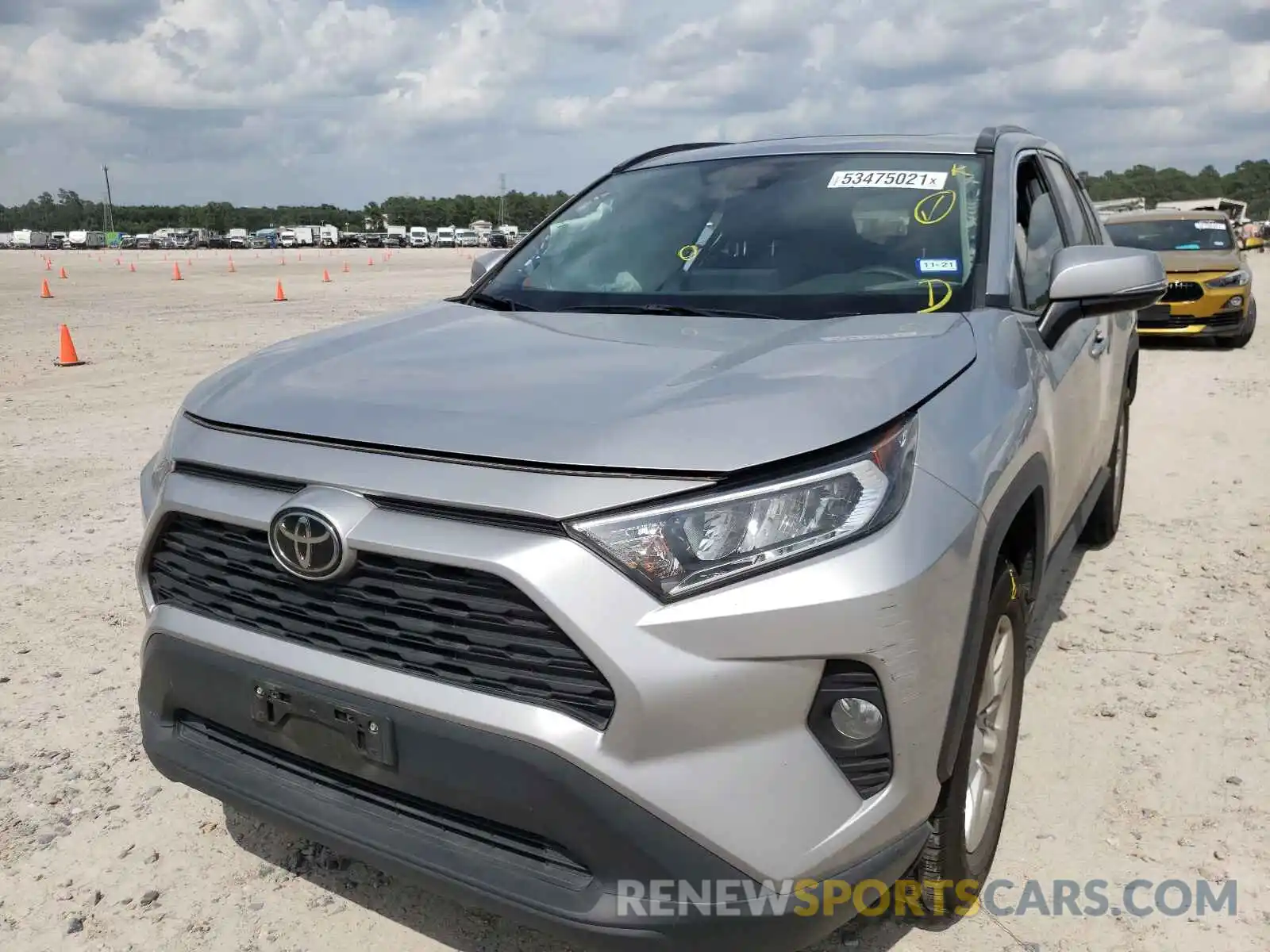 2 Photograph of a damaged car 2T3W1RFVXKC033361 TOYOTA RAV4 2019