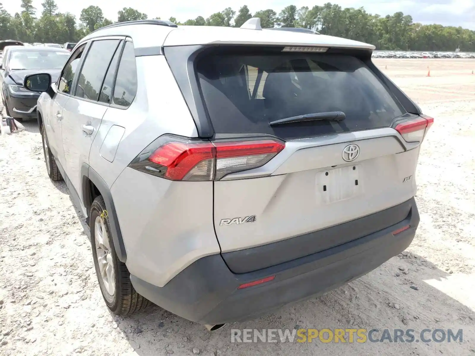 3 Photograph of a damaged car 2T3W1RFVXKC033361 TOYOTA RAV4 2019