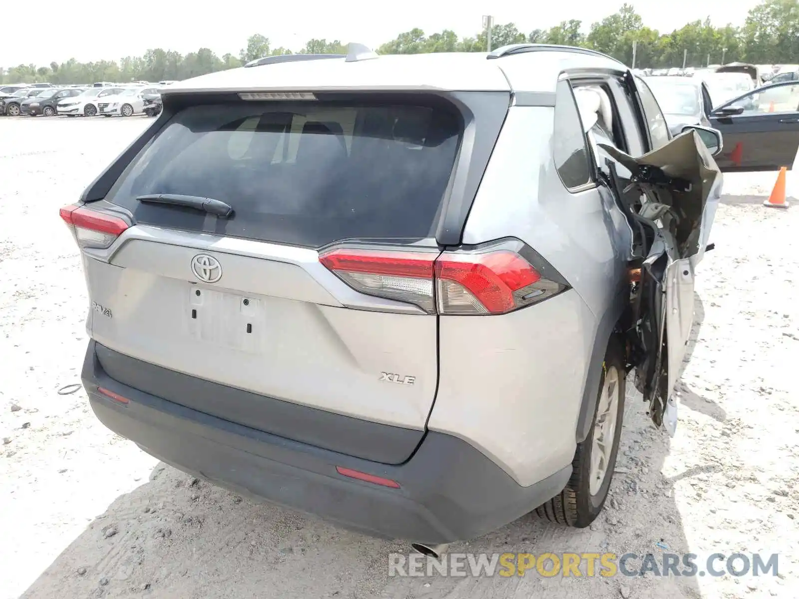 4 Photograph of a damaged car 2T3W1RFVXKC033361 TOYOTA RAV4 2019