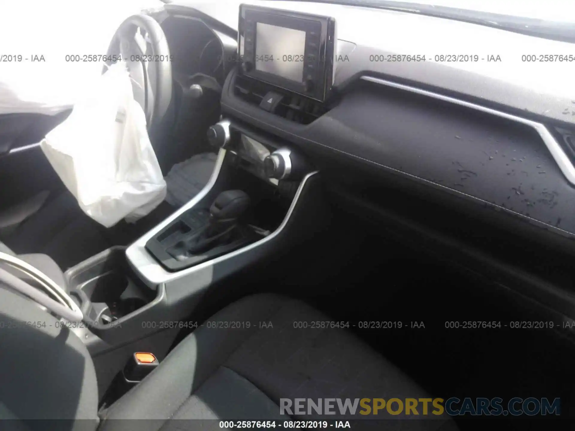 5 Photograph of a damaged car 2T3W1RFVXKW001136 TOYOTA RAV4 2019