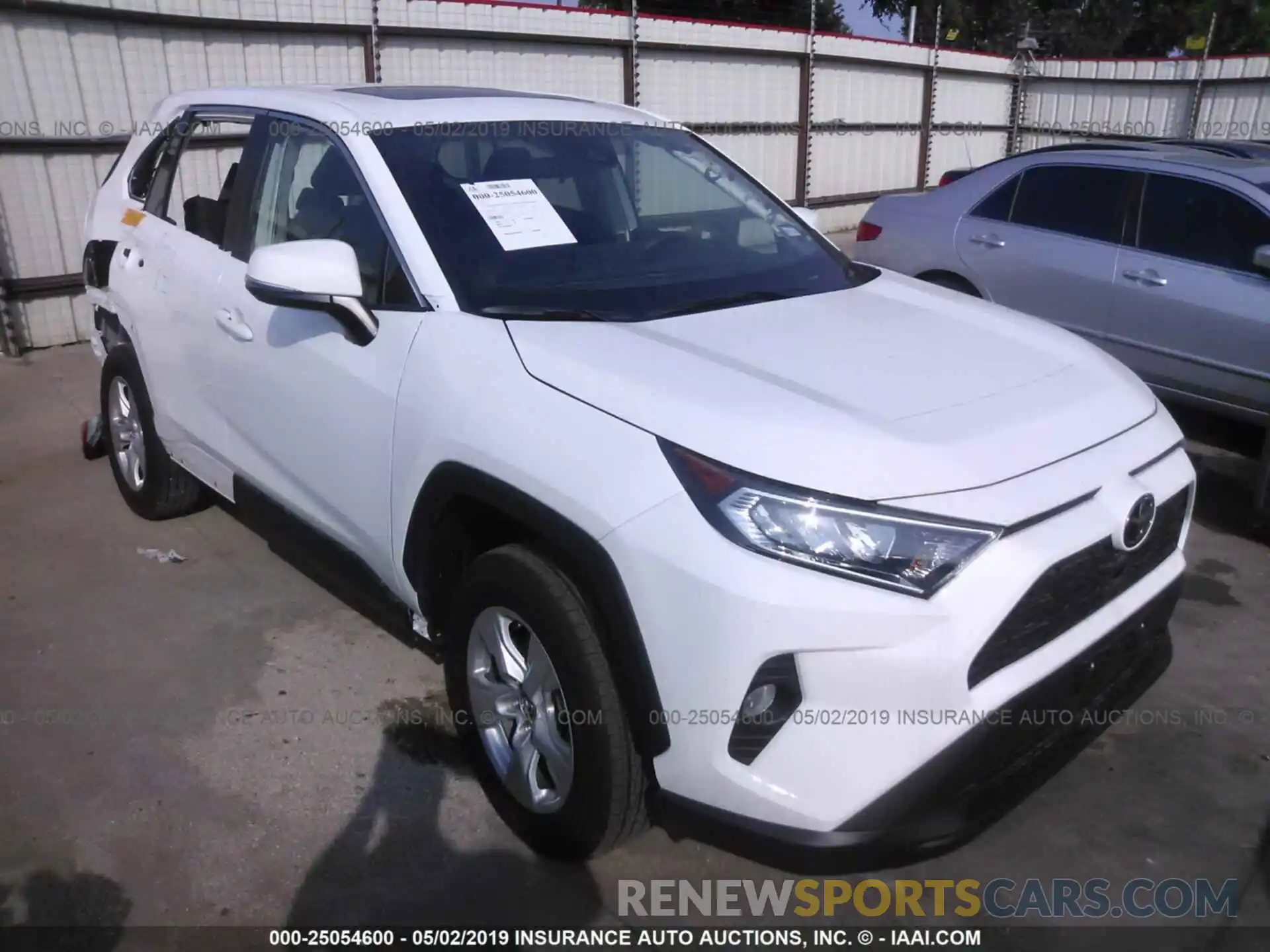 1 Photograph of a damaged car 2T3W1RFVXKW005025 TOYOTA RAV4 2019