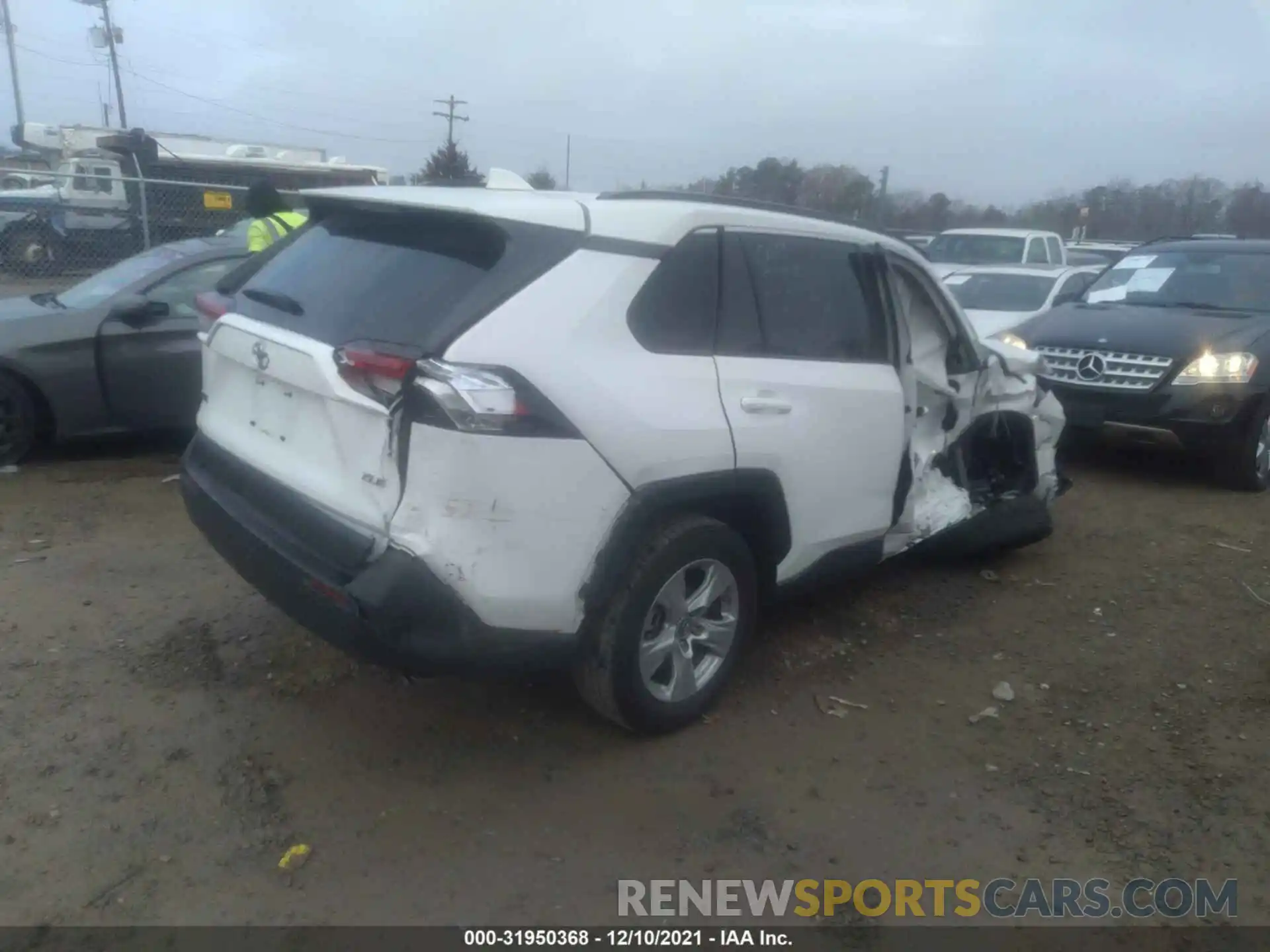 4 Photograph of a damaged car 2T3W1RFVXKW006398 TOYOTA RAV4 2019