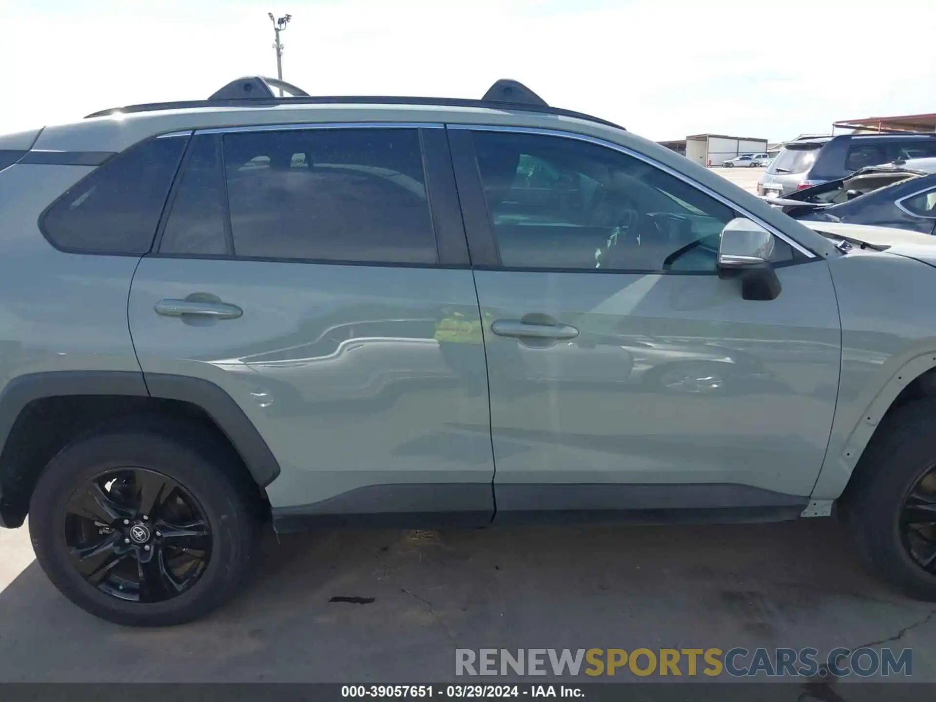 14 Photograph of a damaged car 2T3W1RFVXKW007504 TOYOTA RAV4 2019