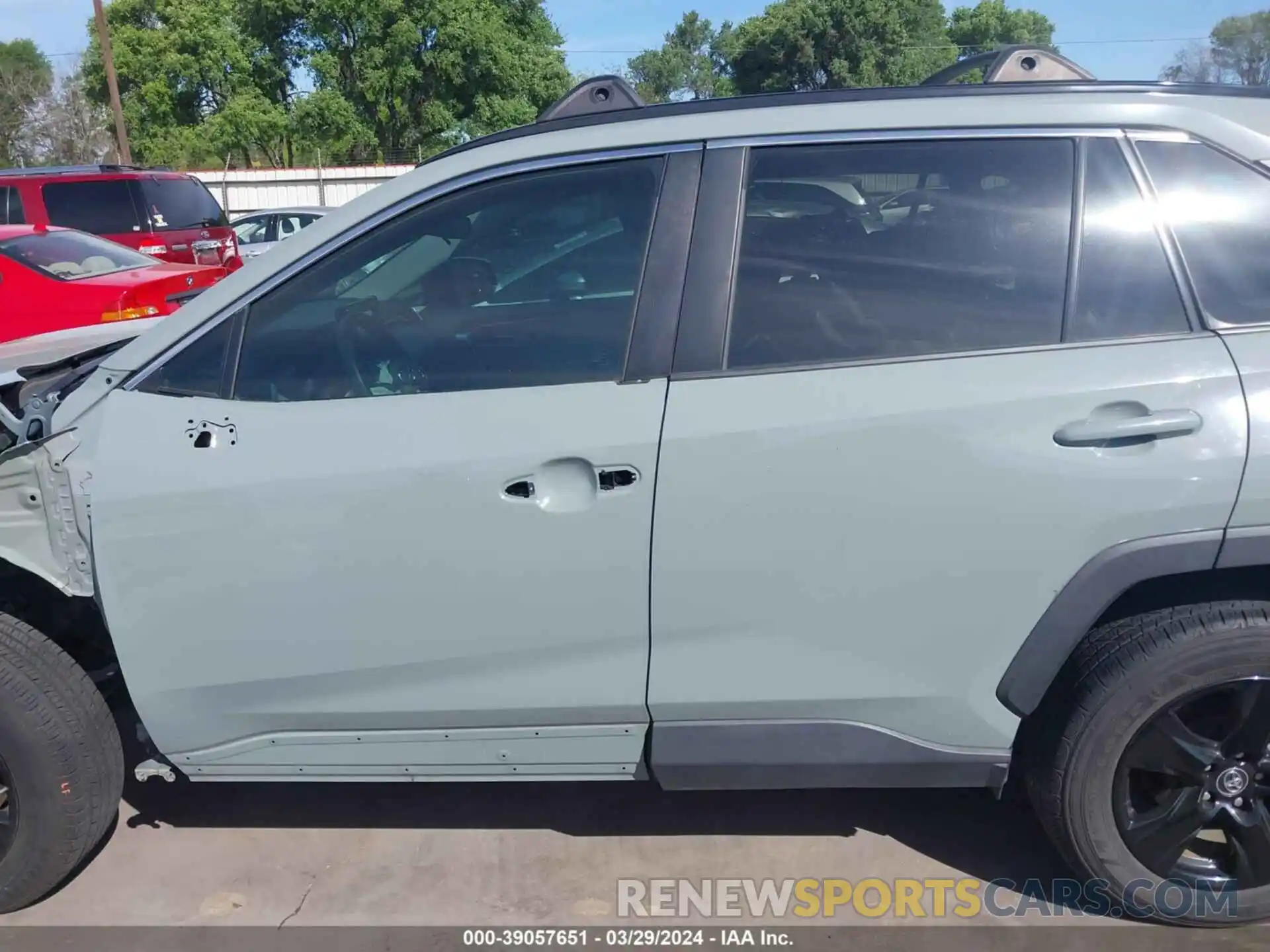 15 Photograph of a damaged car 2T3W1RFVXKW007504 TOYOTA RAV4 2019