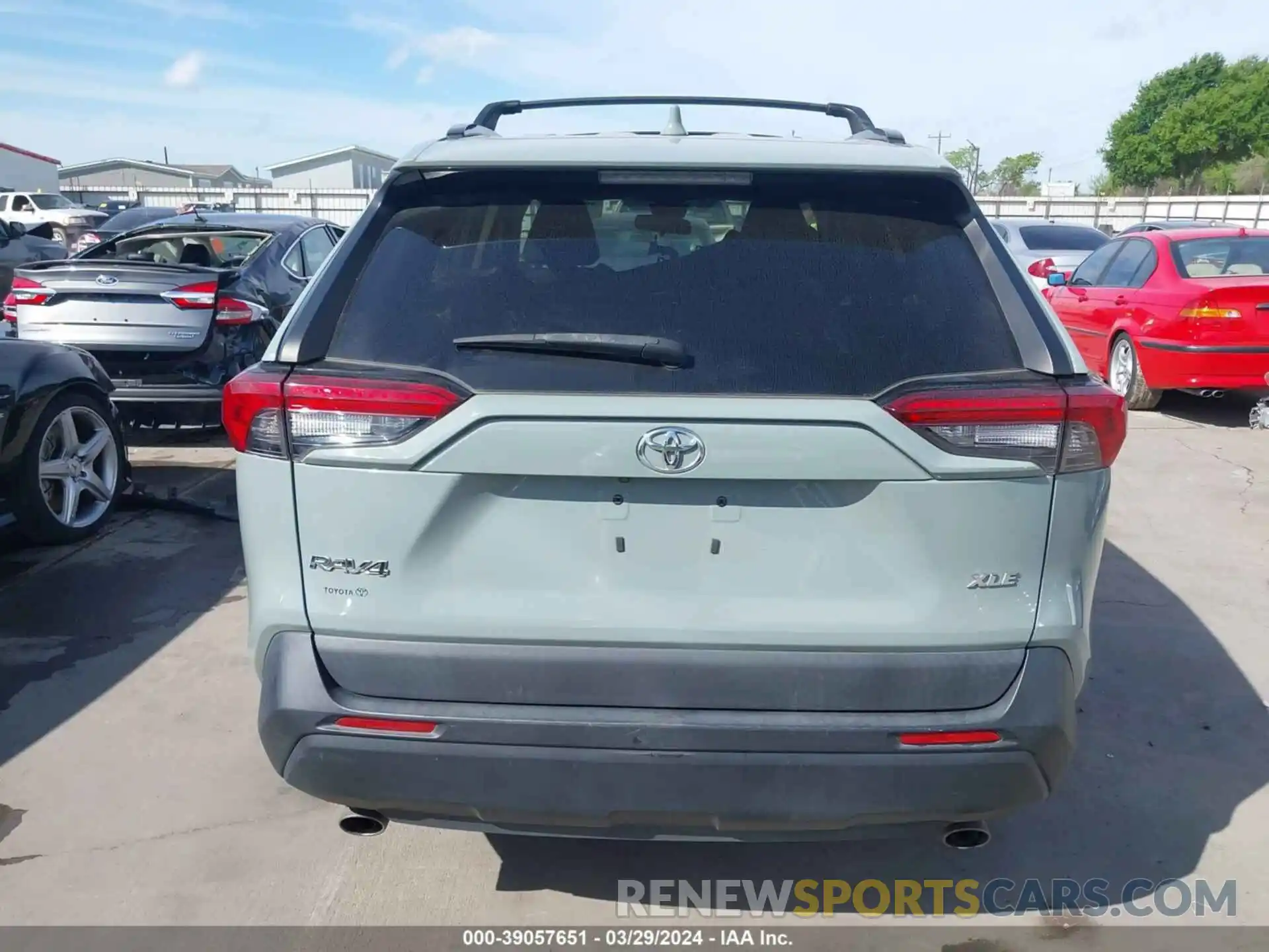 17 Photograph of a damaged car 2T3W1RFVXKW007504 TOYOTA RAV4 2019