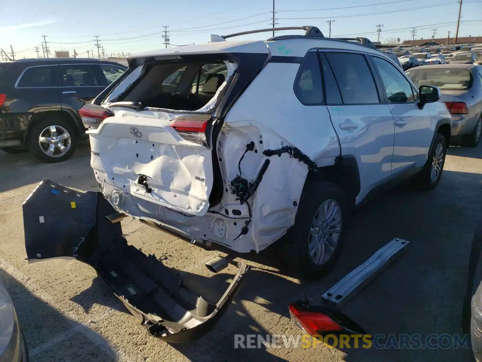 4 Photograph of a damaged car 2T3W1RFVXKW007762 TOYOTA RAV4 2019