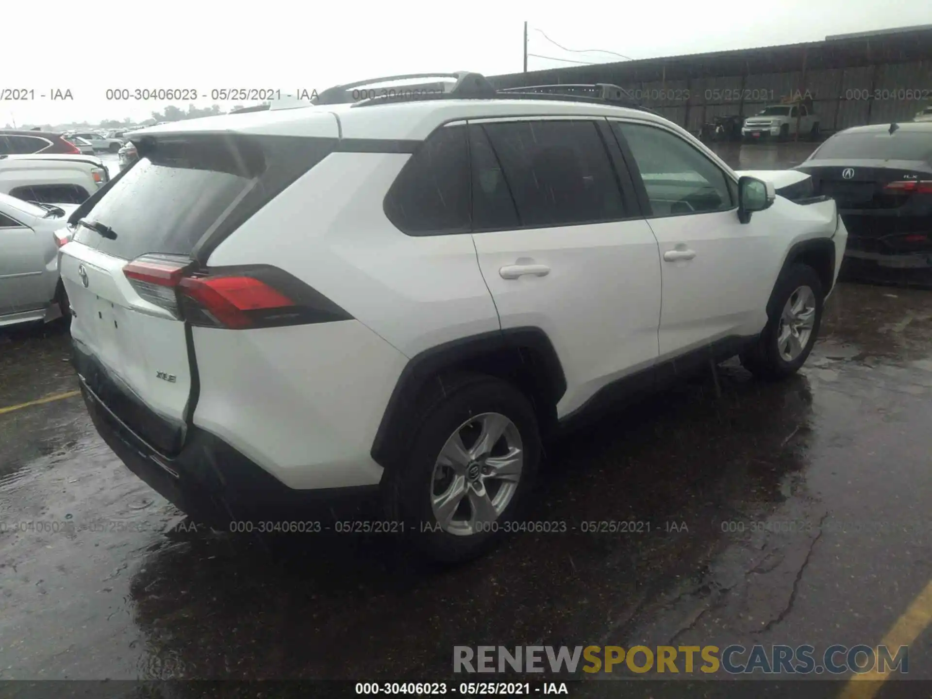 4 Photograph of a damaged car 2T3W1RFVXKW008572 TOYOTA RAV4 2019