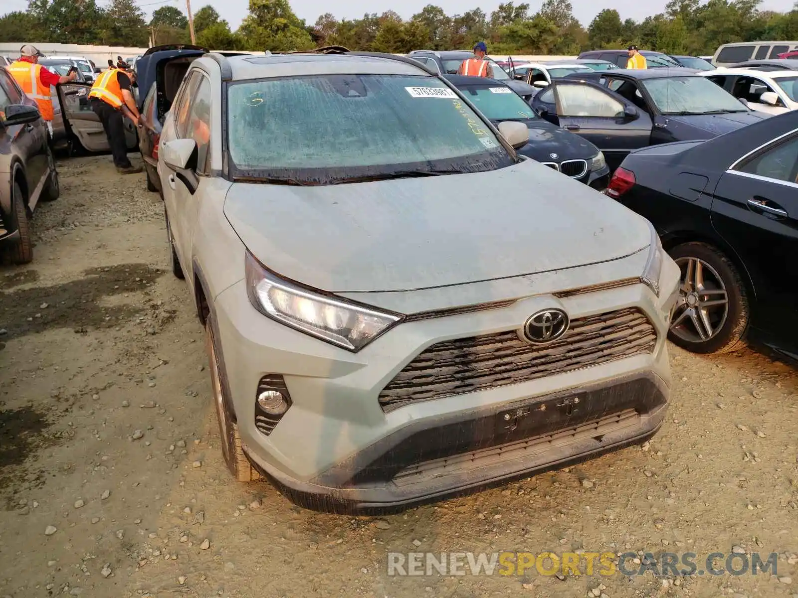 1 Photograph of a damaged car 2T3W1RFVXKW011875 TOYOTA RAV4 2019