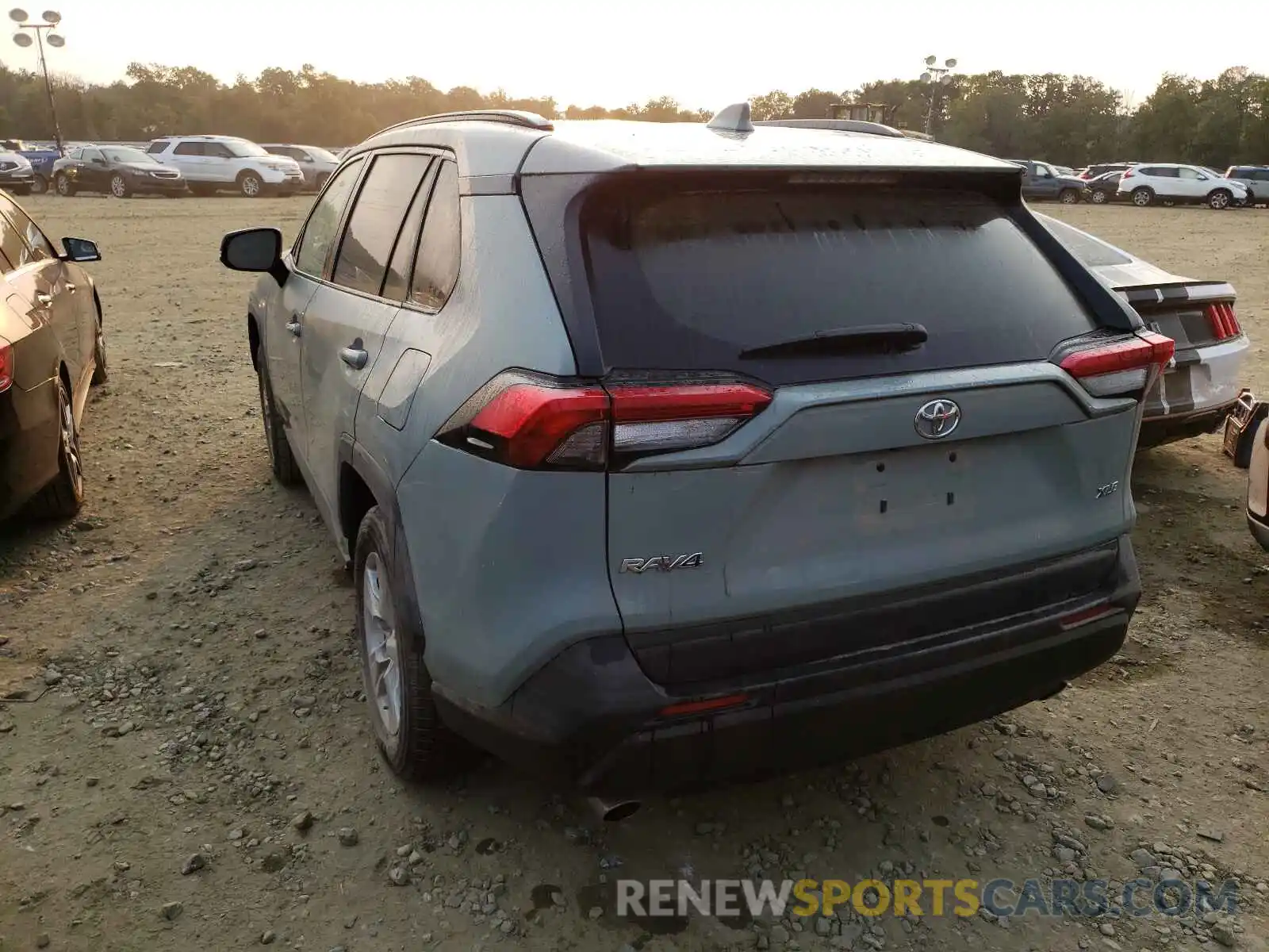 3 Photograph of a damaged car 2T3W1RFVXKW011875 TOYOTA RAV4 2019