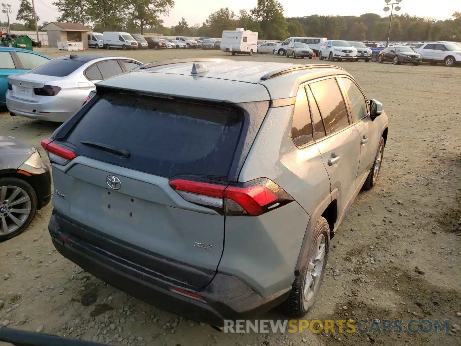 4 Photograph of a damaged car 2T3W1RFVXKW011875 TOYOTA RAV4 2019