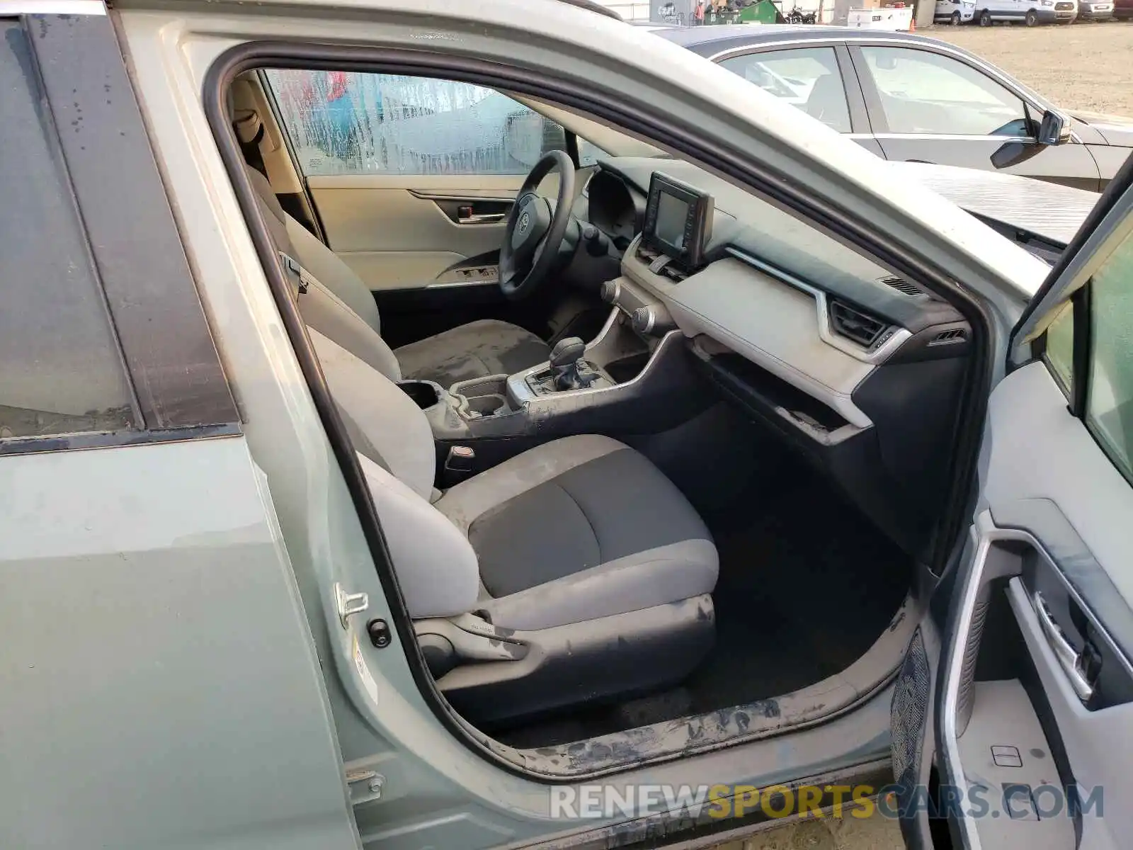 5 Photograph of a damaged car 2T3W1RFVXKW011875 TOYOTA RAV4 2019