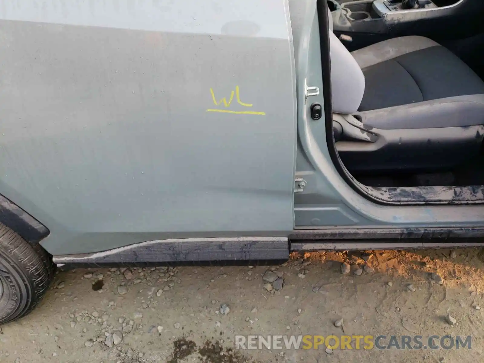 9 Photograph of a damaged car 2T3W1RFVXKW011875 TOYOTA RAV4 2019